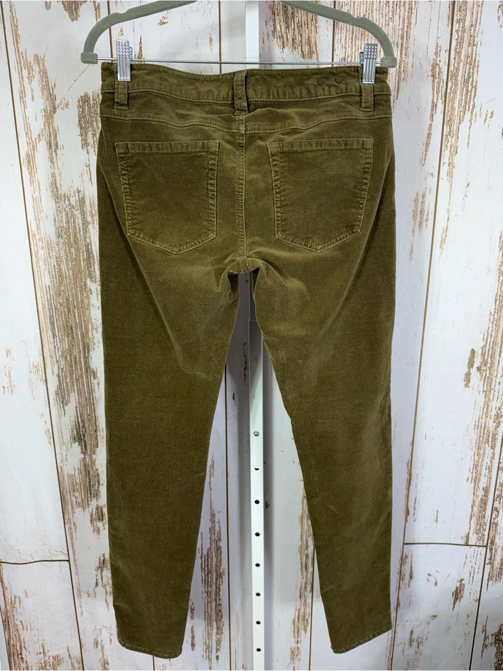 CAbi Olive Green Skinny Corduroy Women's Pants. Size 6. In excellent condition! - Picture 4 of 6